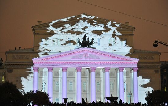 Световое шоу на фасаде Большого театра в Москве