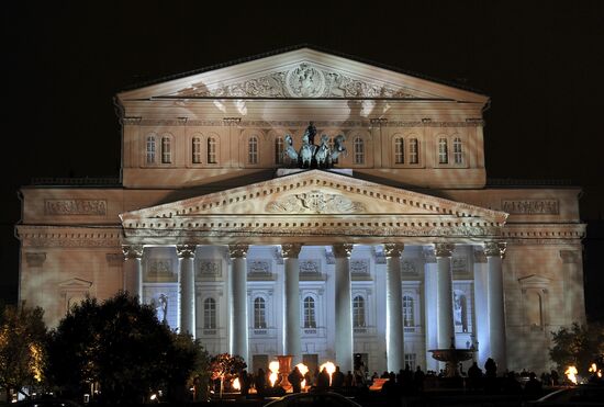 Световое шоу на фасаде Большого театра в Москве