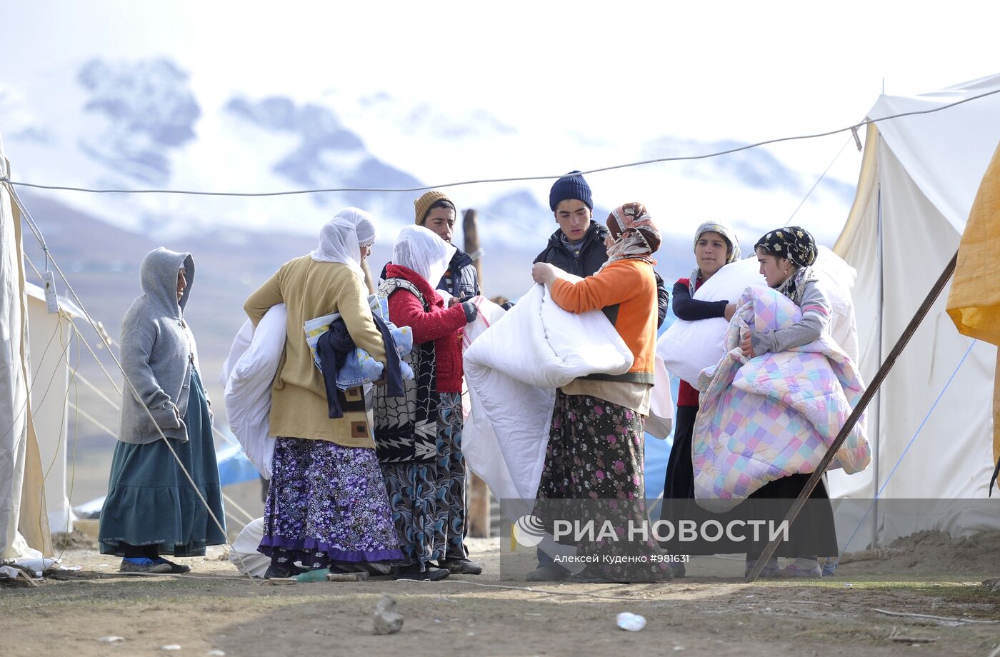 Последствия землетрясения в турецкой провинции Ван