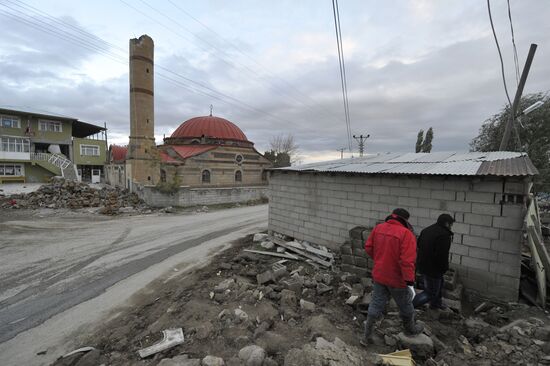 Последствия землетрясения в турецкой провинции Ван