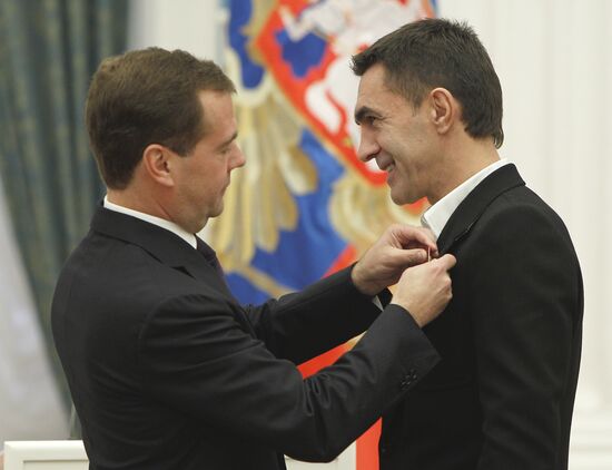 Д.Медведев вручил госнаграды деятелям культуры и искусства