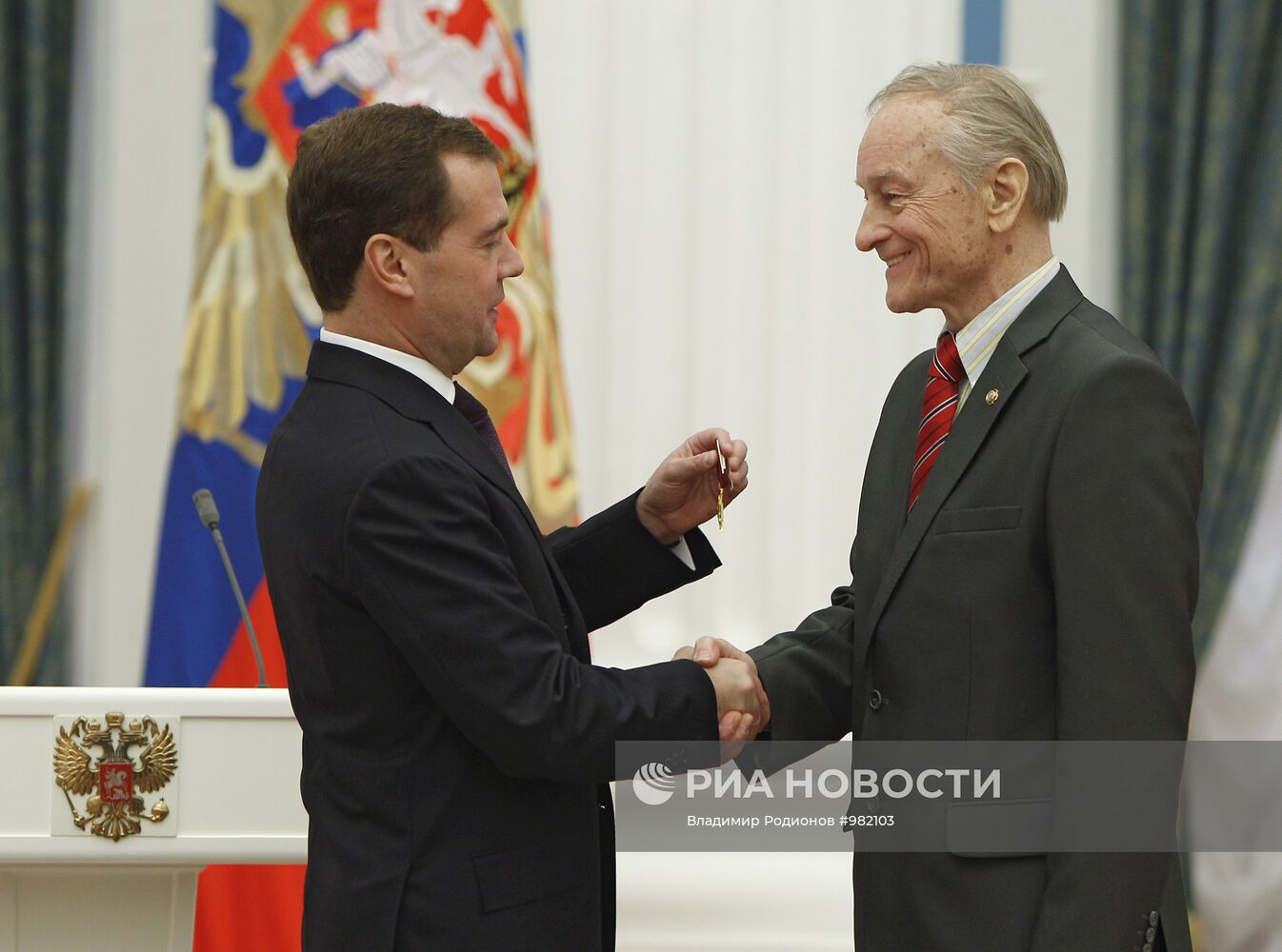 Д.Медведев вручил госнаграды деятелям культуры и искусства