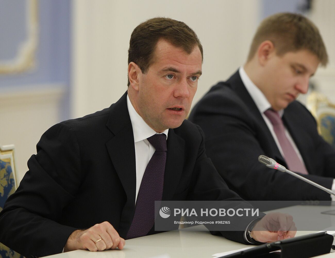 Д.Медведев провел совещание по транспорту