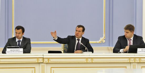 Д.Медведев провел совещание по транспорту
