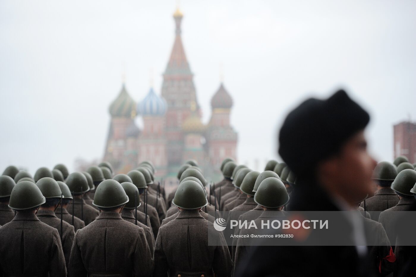 Репетиция марша в честь 70-й годовщины парада 7 ноября 1941 года