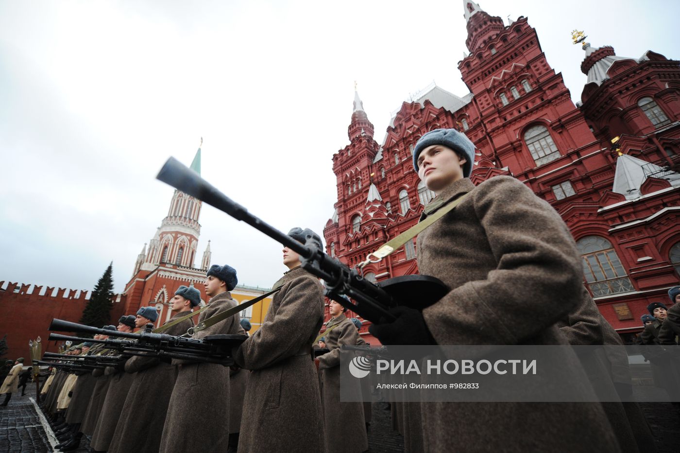 Репетиция марша в честь 70-й годовщины парада 7 ноября 1941 года