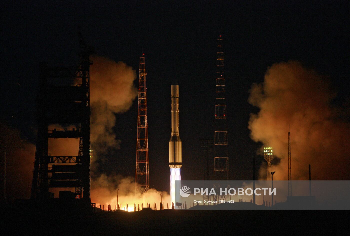 Пуск ракеты-носителя "Протон-М" с тремя спутниками "Глонасс-М"
