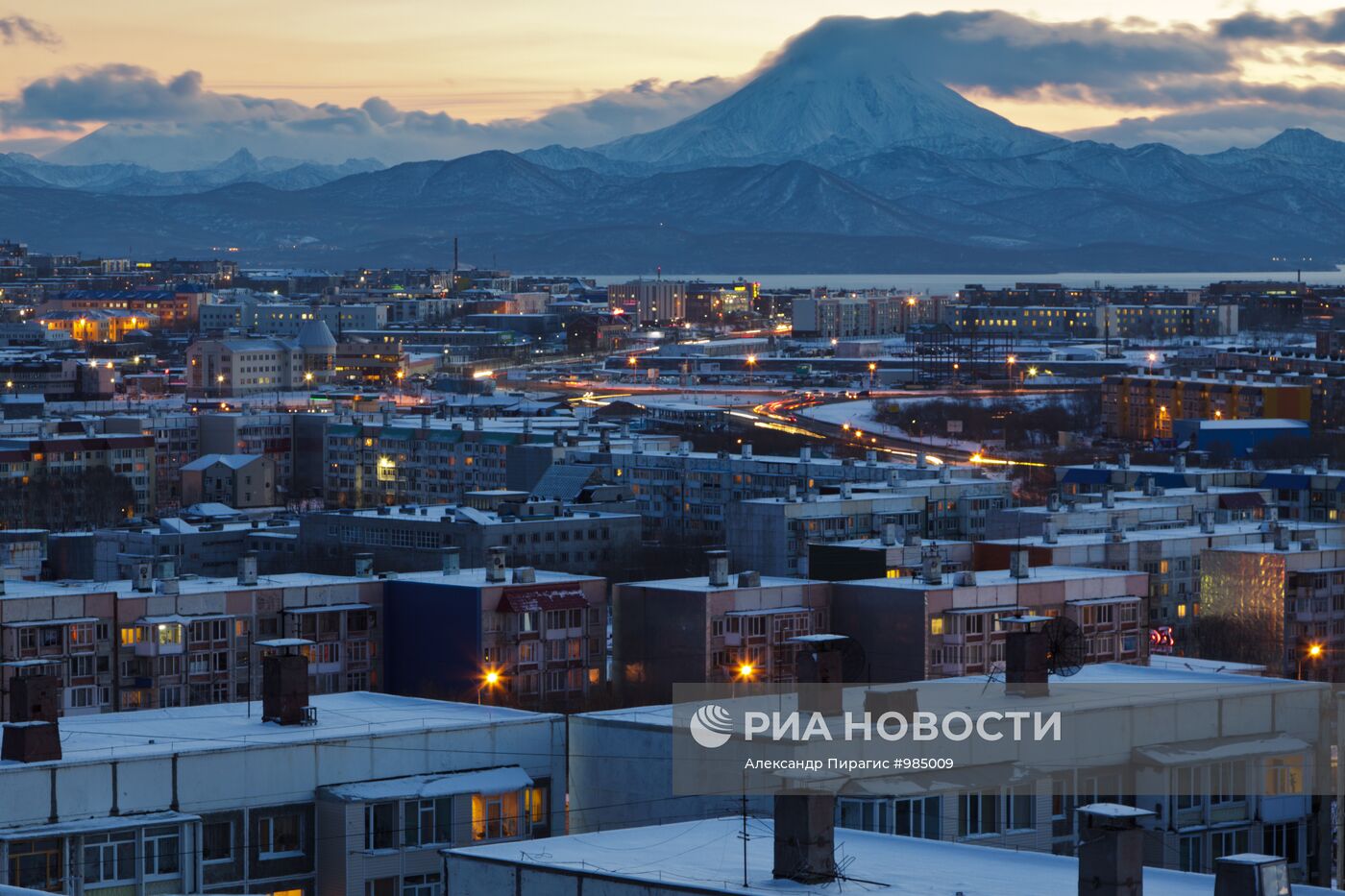 Вид на вечерний Петропавловск-Камчатский
