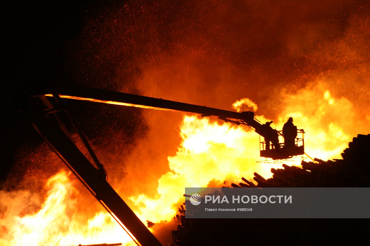 Пожар в порту Архангельска