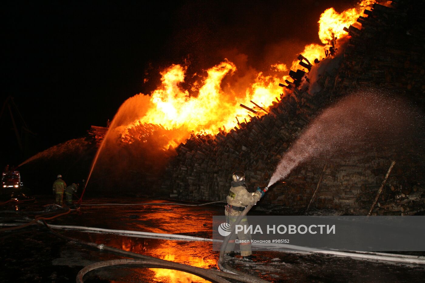 Пожар в порту Архангельска