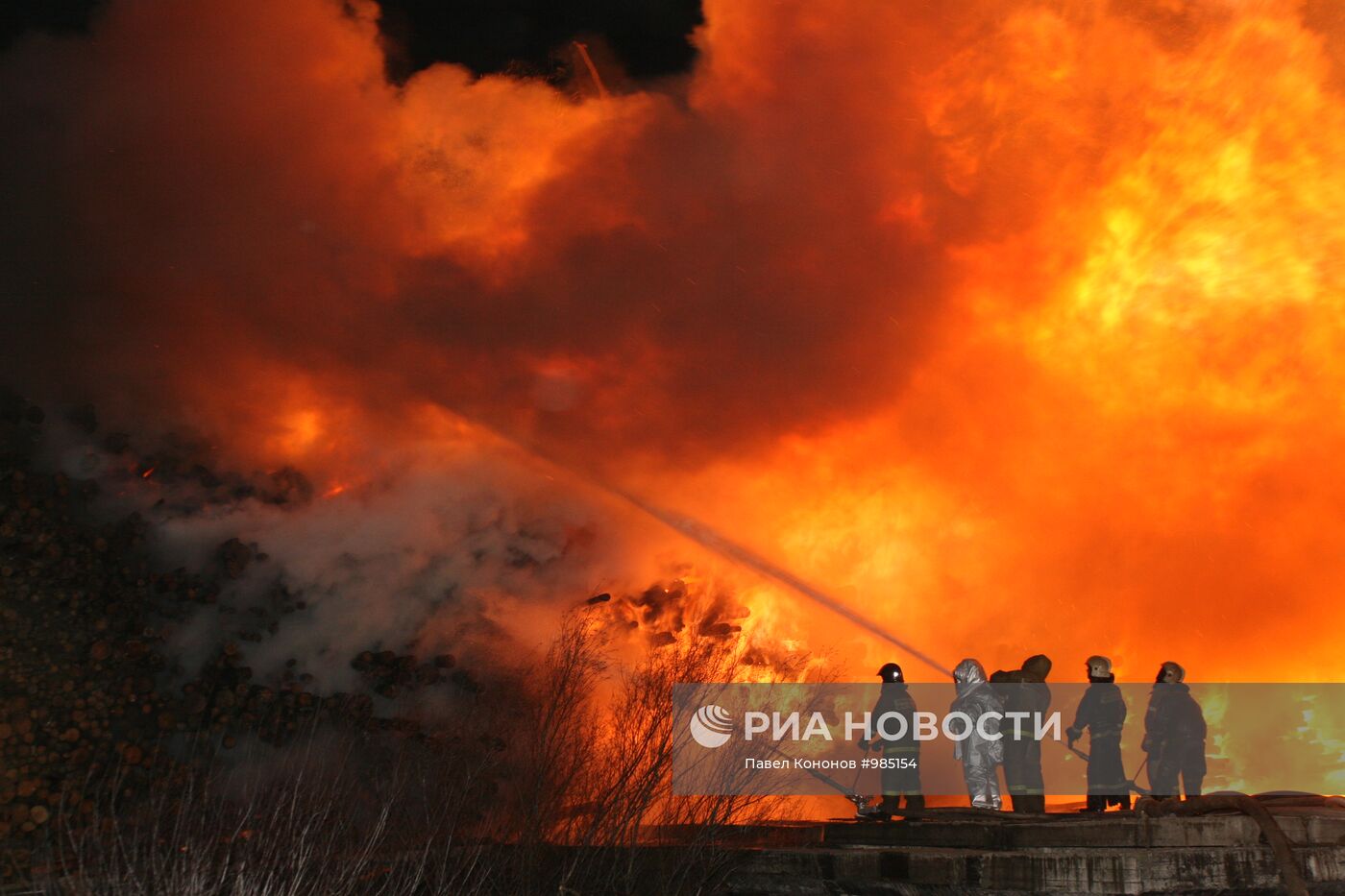 Пожар в порту Архангельска