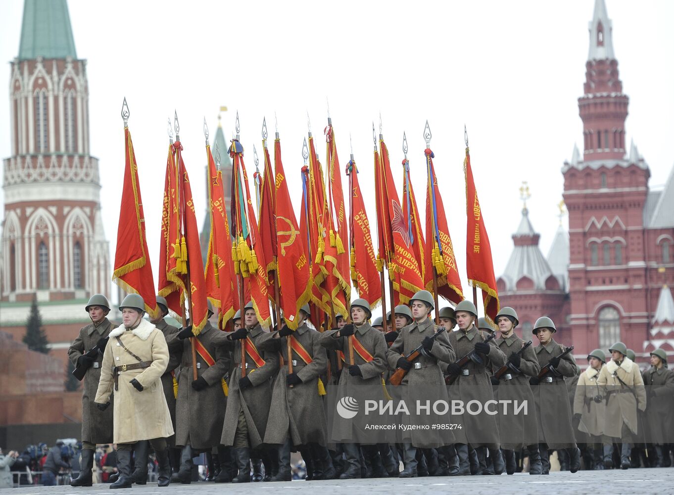 Шествие в честь 70-летней годовщины парада на Красной площади