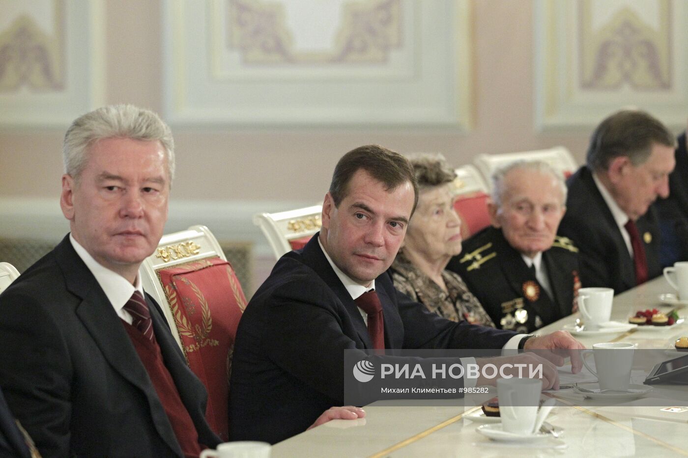 Д.Медведев поздравил ветеранов ВОВ с Днем воинской славы
