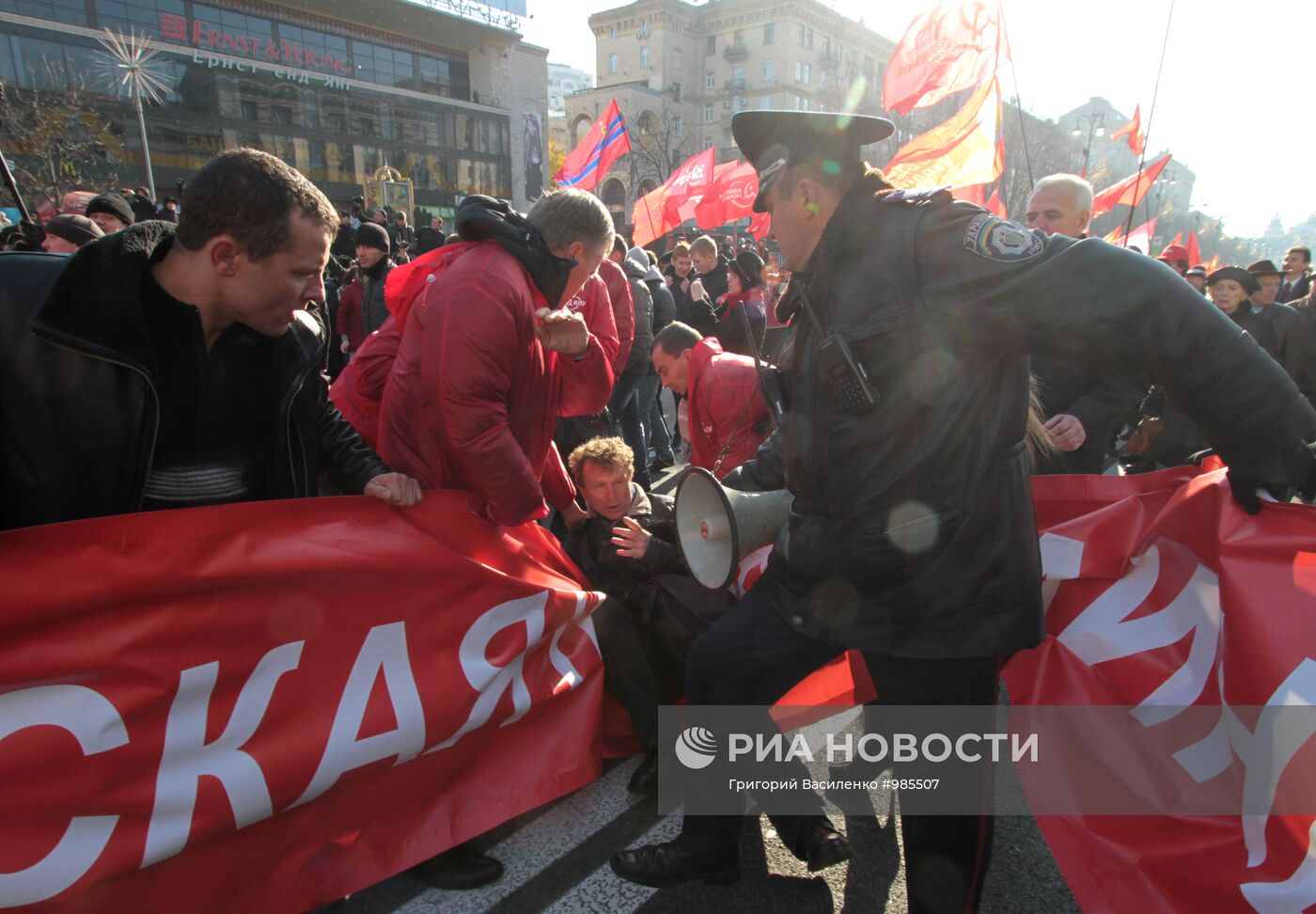 Акция в годовщину Октябрьской революции в Киеве