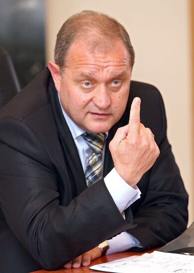 Председатель правительства Крыма Анатолий Могилев