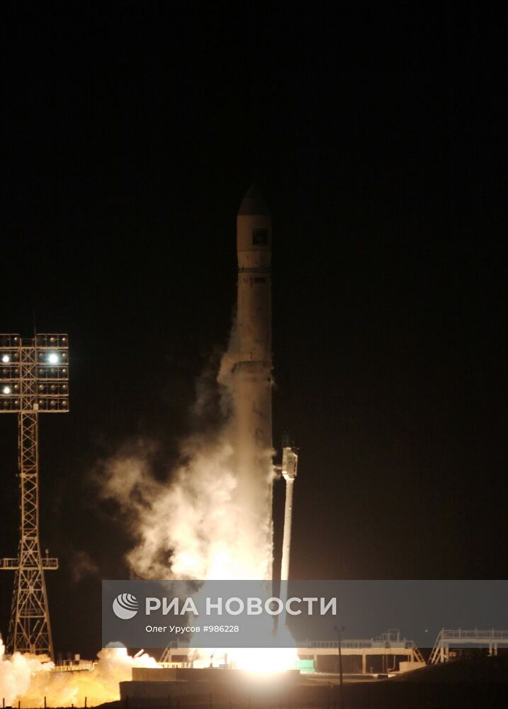 Пуск ракеты "Зенит-2SБ" с межпланетной станцией "Фобос-Грунт"