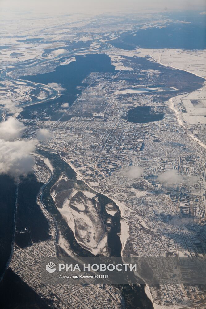 Вид на город Бийск и реку Бия с борта самолета