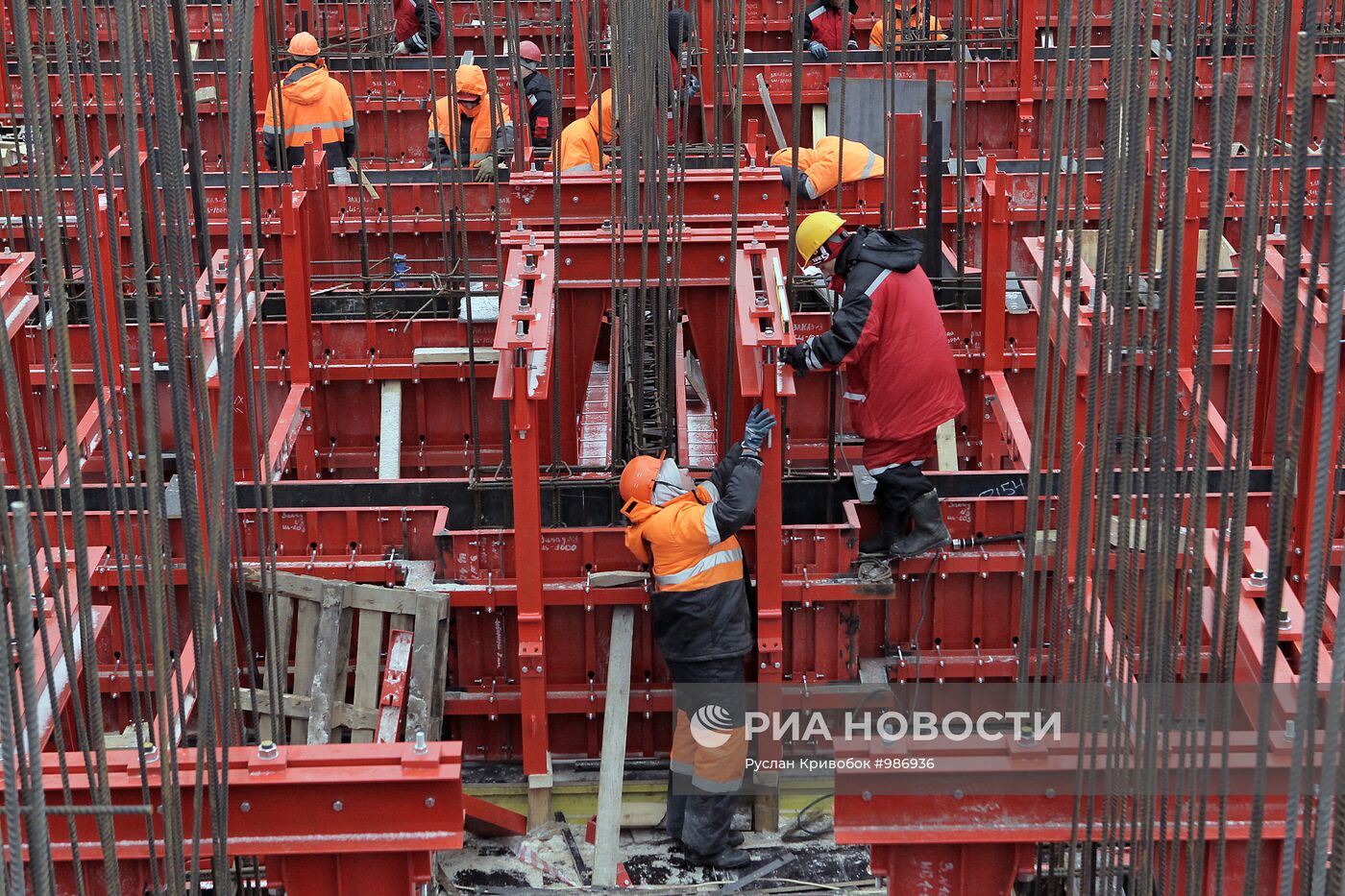 Строительство высотных зданий комплекса "Москва-Сити"