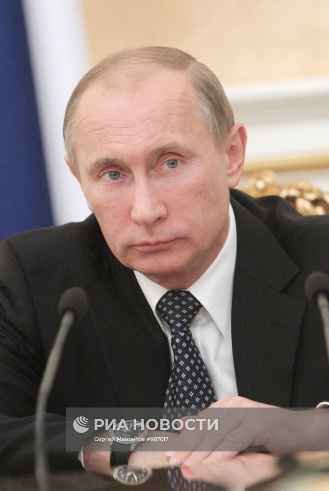 В.Путин проводит заседание президиума правительства РФ