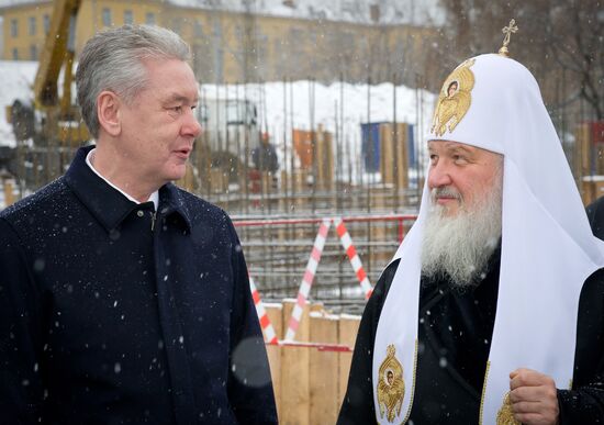 С.Собянин посетил строящийся православный храмовый комплекс