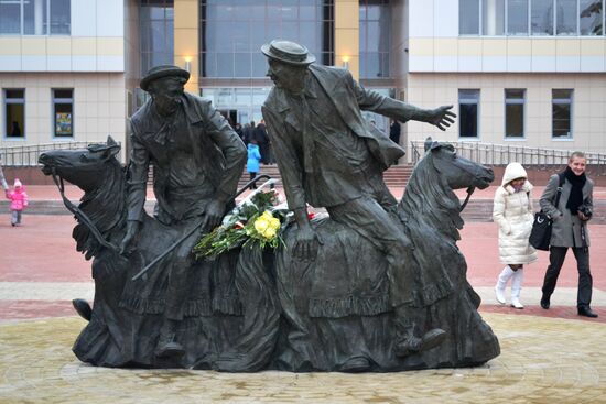 Памятник артистам Юрию Никулину и Михаилу Шуйдину в Курске