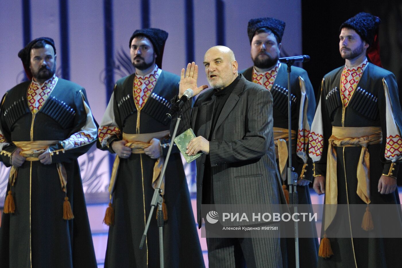 Юбилейный концерт Кубанского казачьего хора в Кремлевском дворце