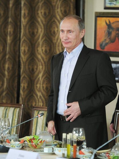 В. Путин встретился с членами дискуссионного клуба "Валдай"