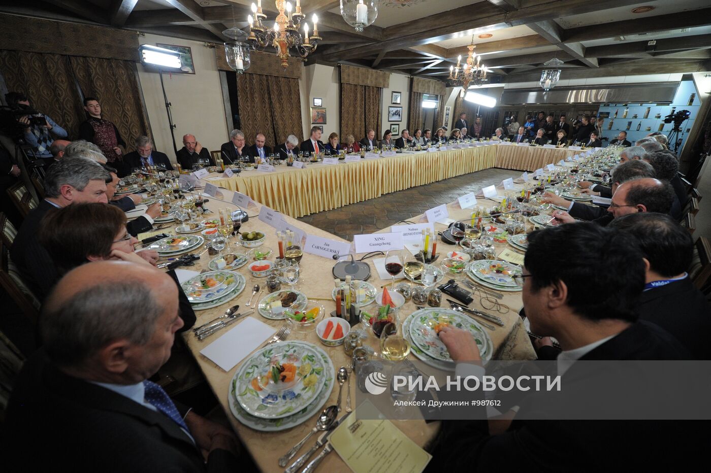 В. Путин встретился с членами дискуссионного клуба "Валдай"