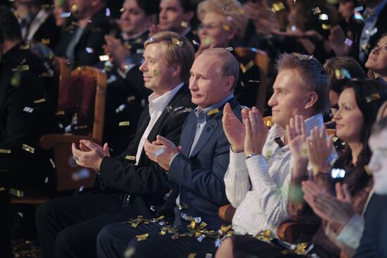 Премьер-министр РФ Владимир Путин на юбилейной игре КВН в Москве