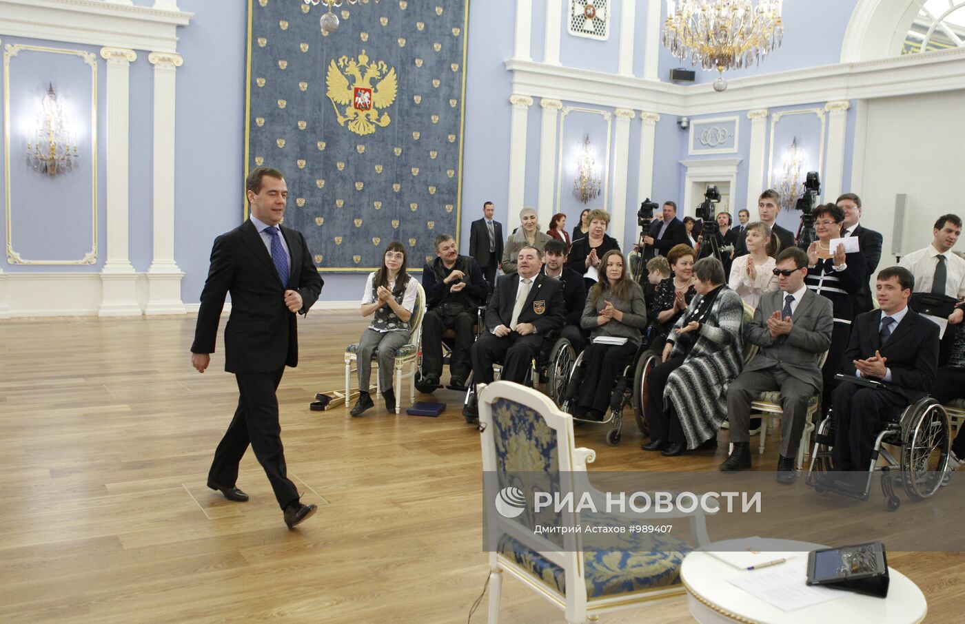 Д.Медведев встрпетился с инвалидами