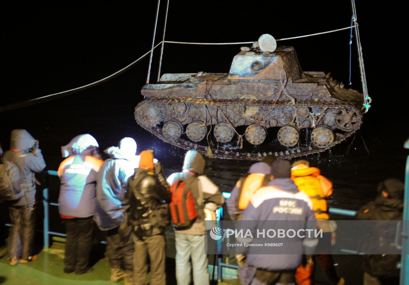 Подъем танка КВ-1 со дна Невы | РИА Новости Медиабанк