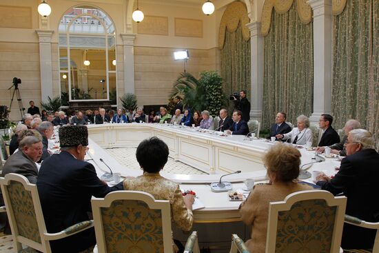 Встреча Д.Медведева и В.Путина с пенсионерами и ветеранами