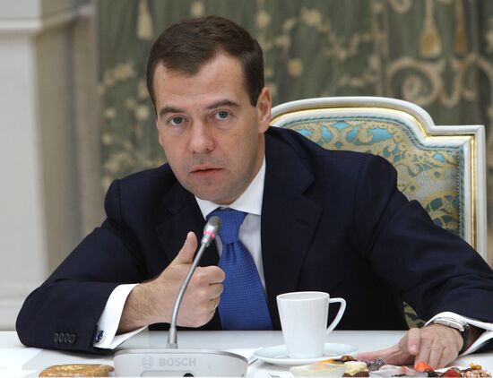 Встреча Д.Медведева и В.Путина с пенсионерами и ветеранами