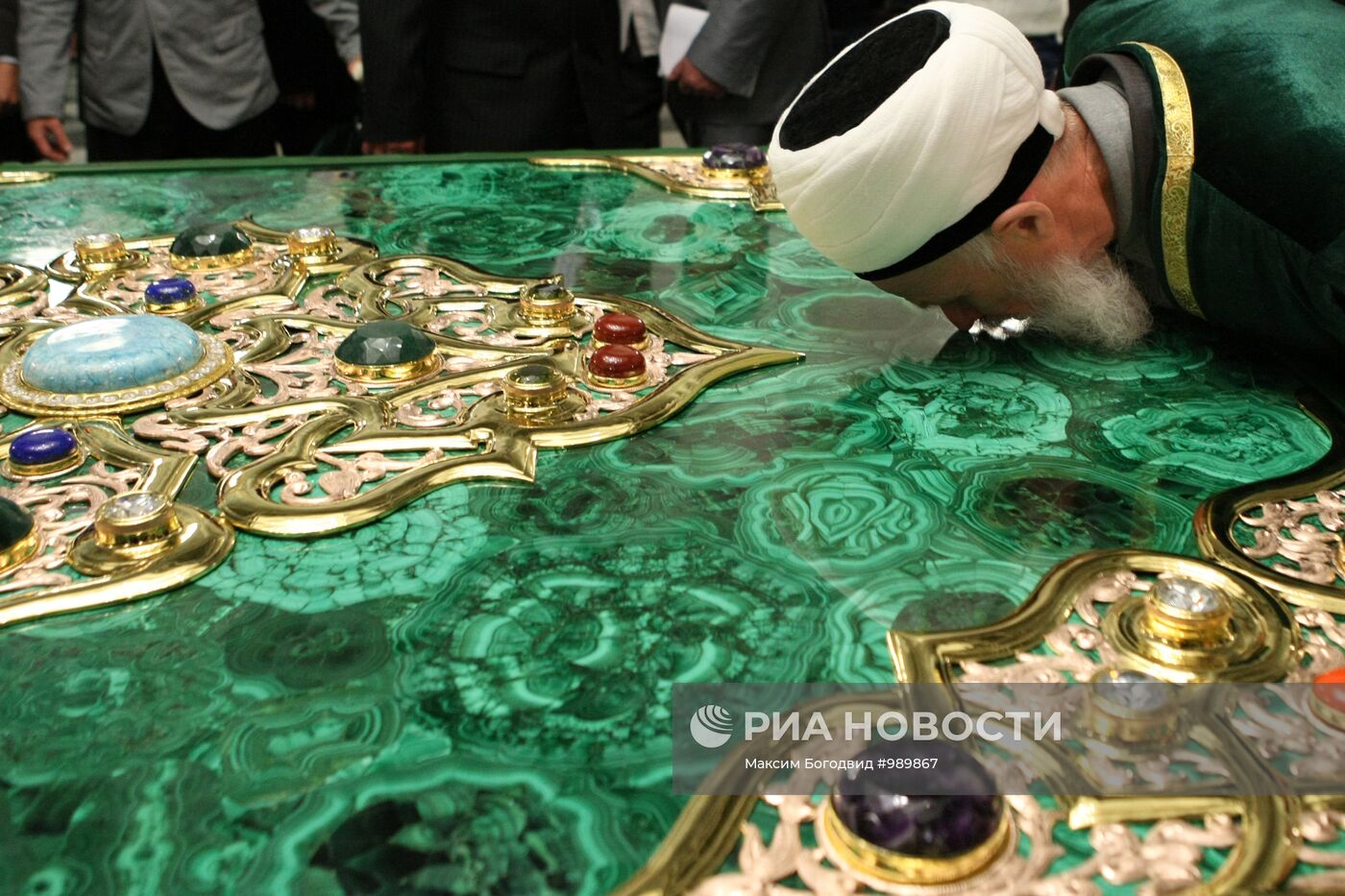 Самый большой в мире Коран прибыл в Казань из Италии