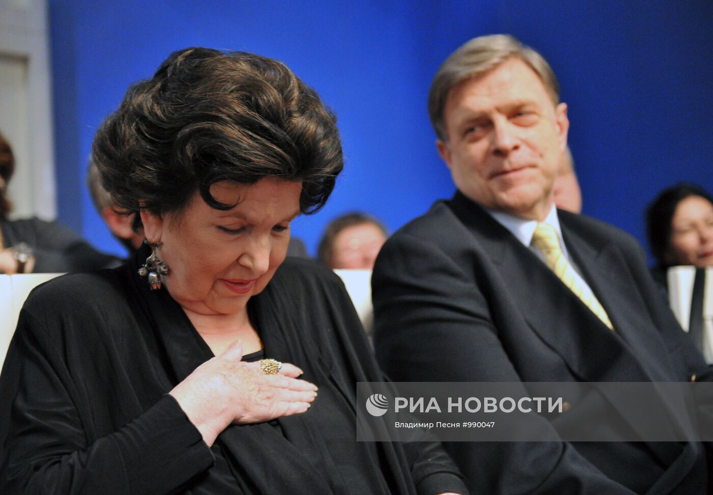Вручение Г.Вишневской высшей награды Союза театральных деятелей