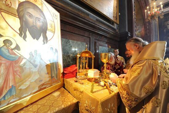 Богослужение по случаю 65-летия Святейшего Патриарха Кирилла