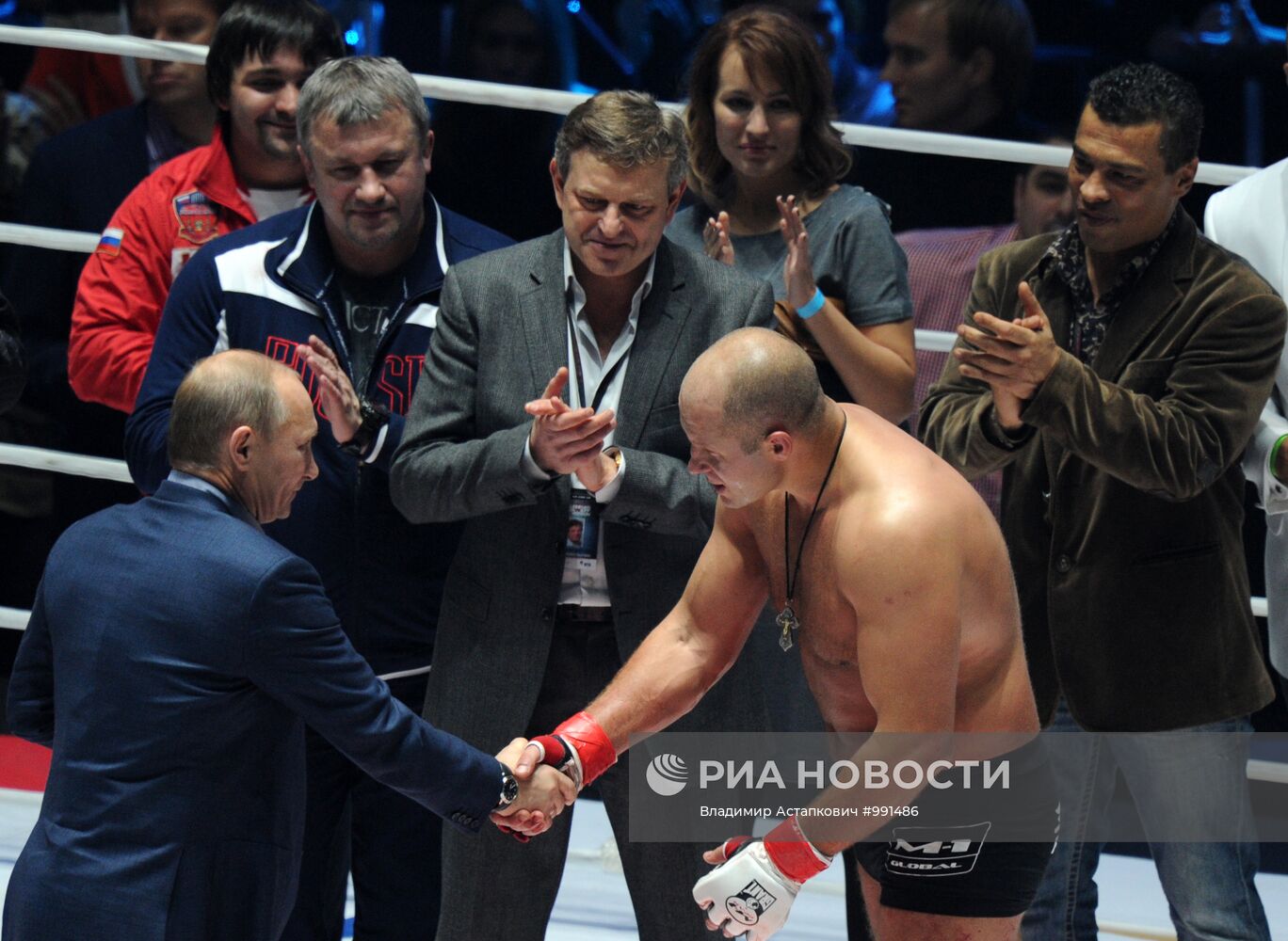 Смешанные единоборства. Поединок между Емельяненко и Монсоном