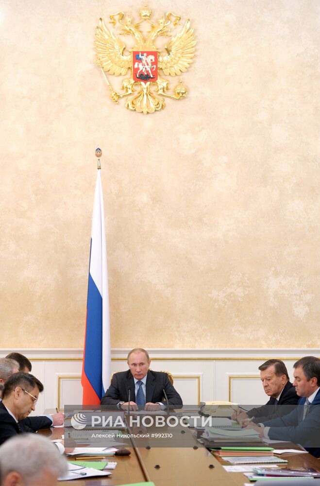 Владимир Путин проводит заседание президиума правительства РФ