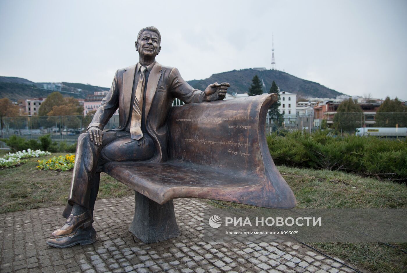 Памятник Рональду Рейгану открыт в Тбилиси