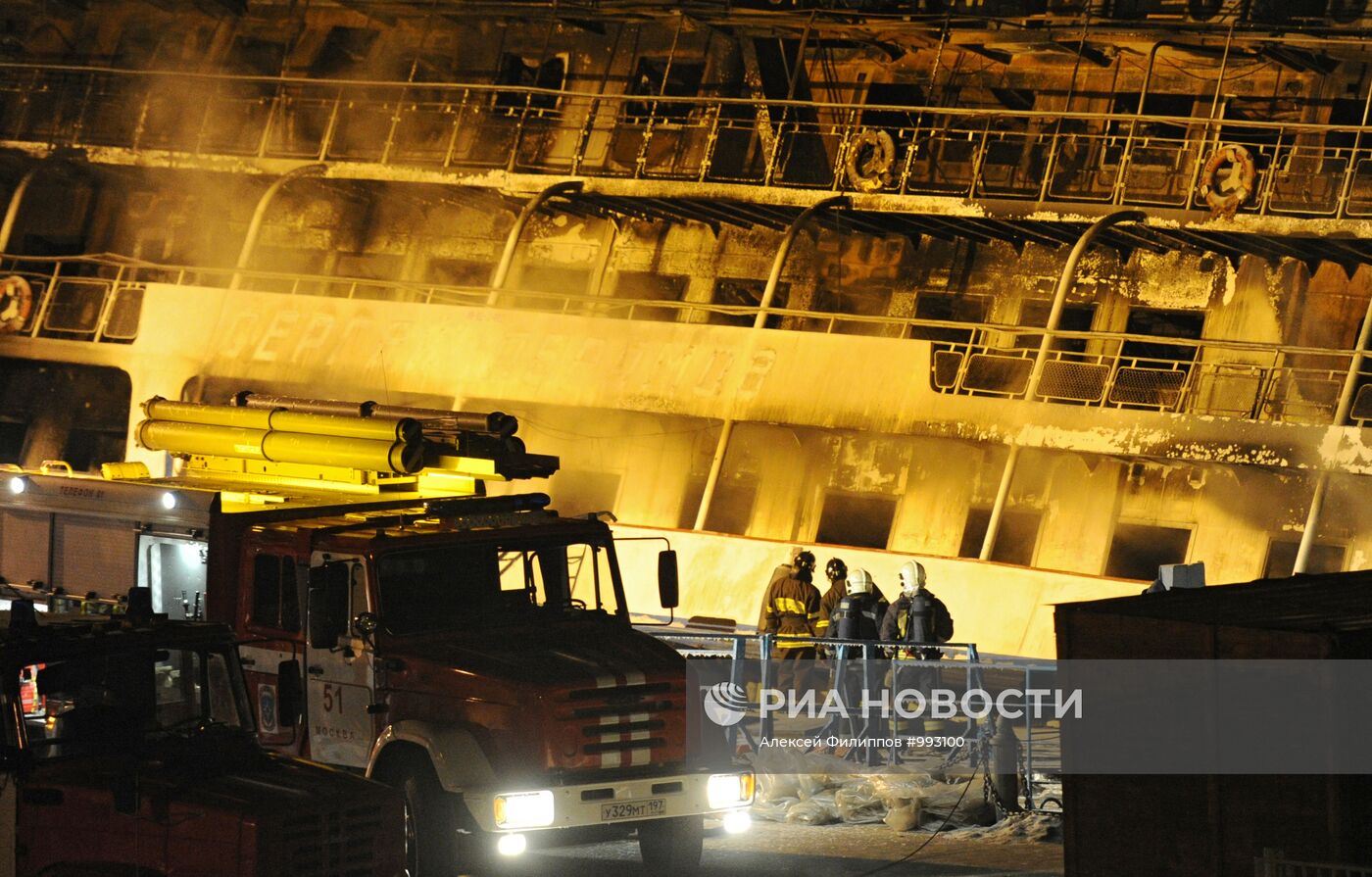 Пожар на теплоходе "Сергей Абрамов" в Москве локализован