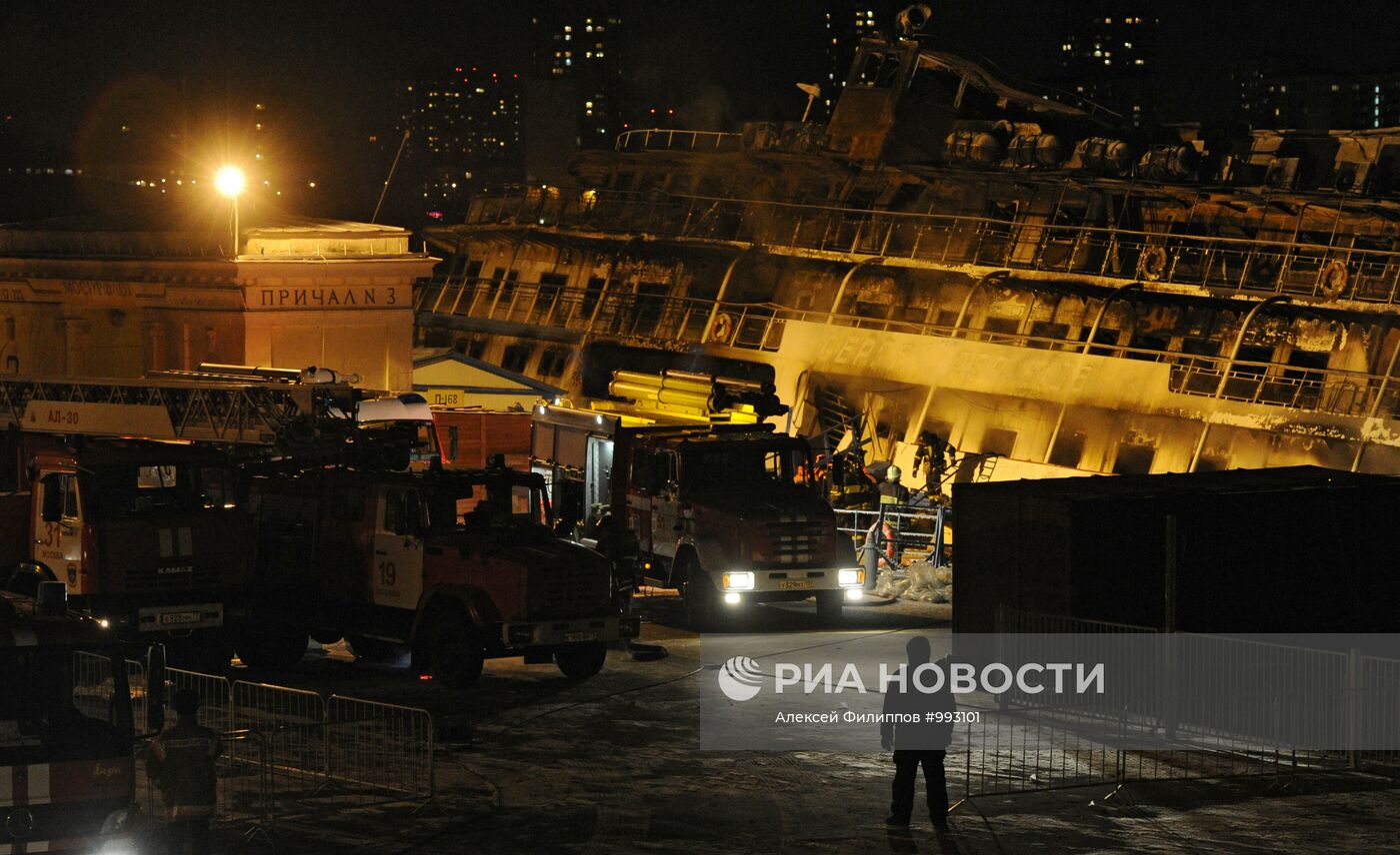 Пожар на теплоходе "Сергей Абрамов" в Москве локализован