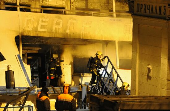 Пожар на теплоходе "Сергей Абрамов" в Москве локализован