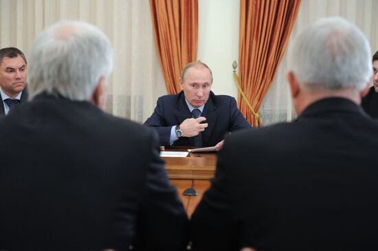 В.Путин провел встречу с руководством фракции "Единая Россия"
