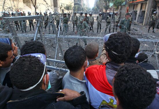 Беспорядки продолжаются в египетской столице
