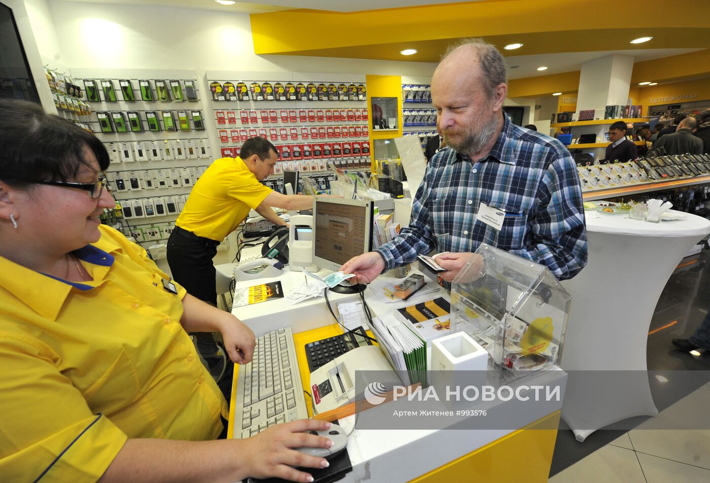 Начало продаж в России нового Windows-смартфона Omnia W Samsung