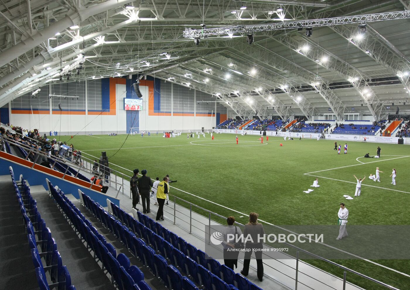 Крытый футбольный манеж на стадионе "Заря" в Новосибирске