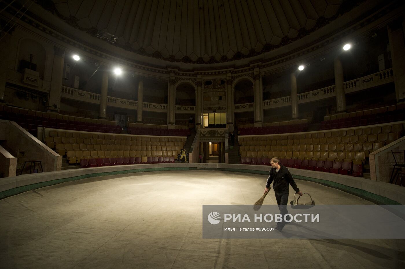 Гастроли цирка лилипутов "Сияние маленьких звезд"
