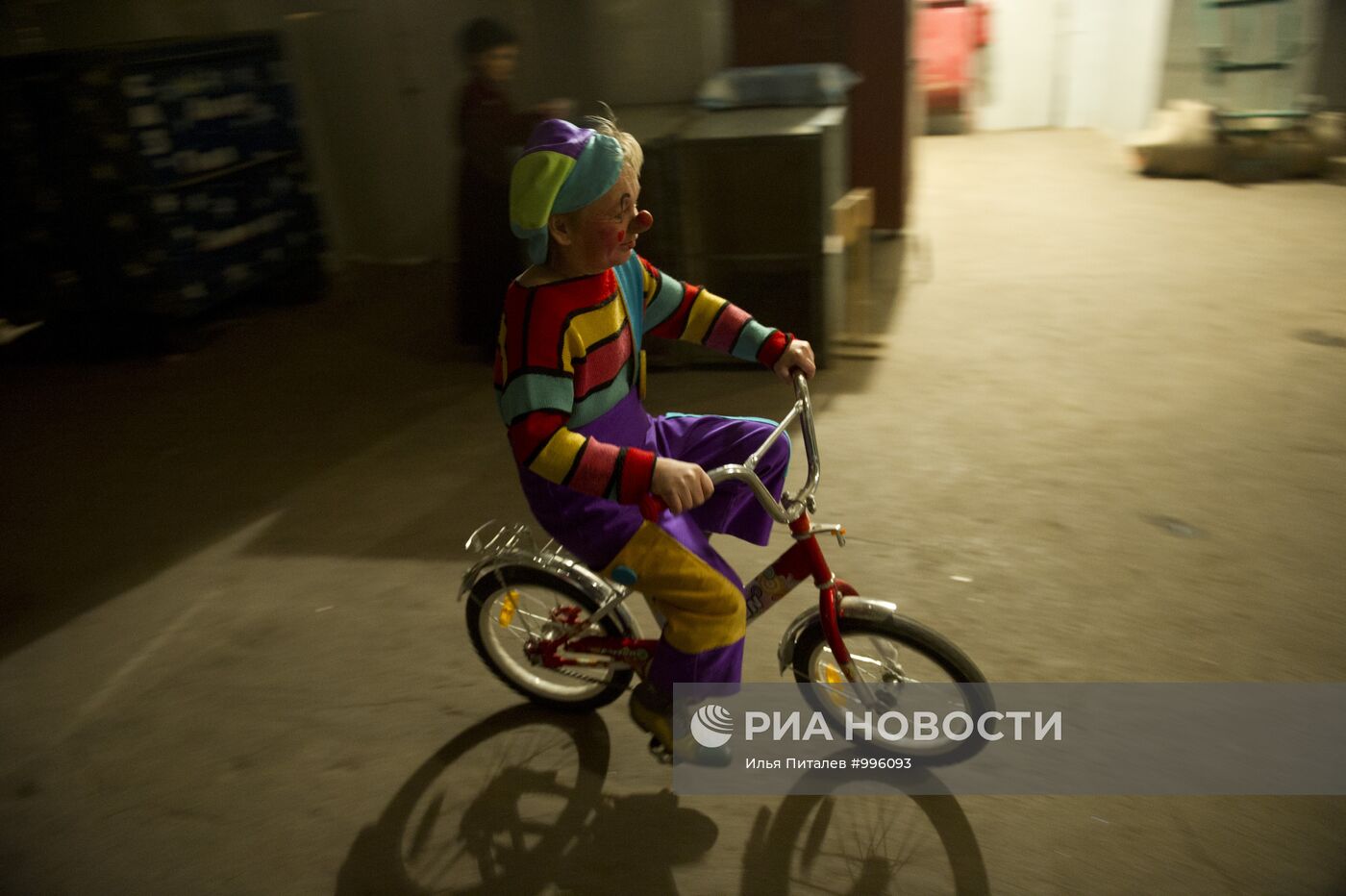 Гастроли цирка лилипутов "Сияние маленьких звезд"