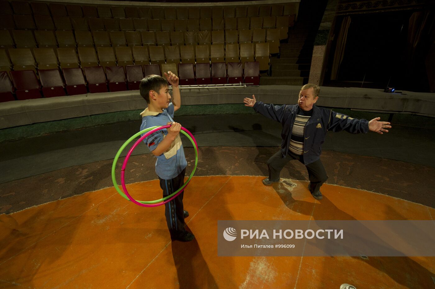 Гастроли цирка лилипутов "Сияние маленьких звезд"