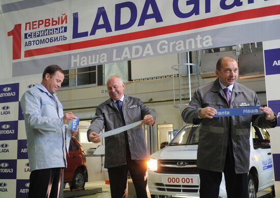 "АвтоВАЗ" приступил к серийному выпуску автомобиля LADA Granta